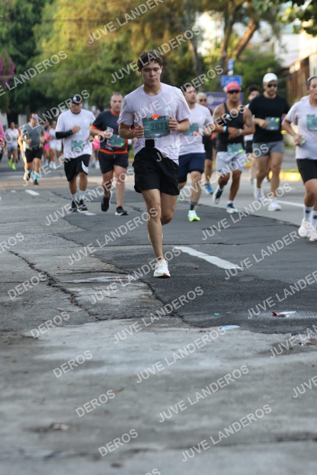 Foto de ADIDAS SPLITS GUADALAJARA 15K / 30K en Av. San Ignacio esquina Av. Ignacio L. Vallarta, Zapopan a las 07:13 · dorsal 2671