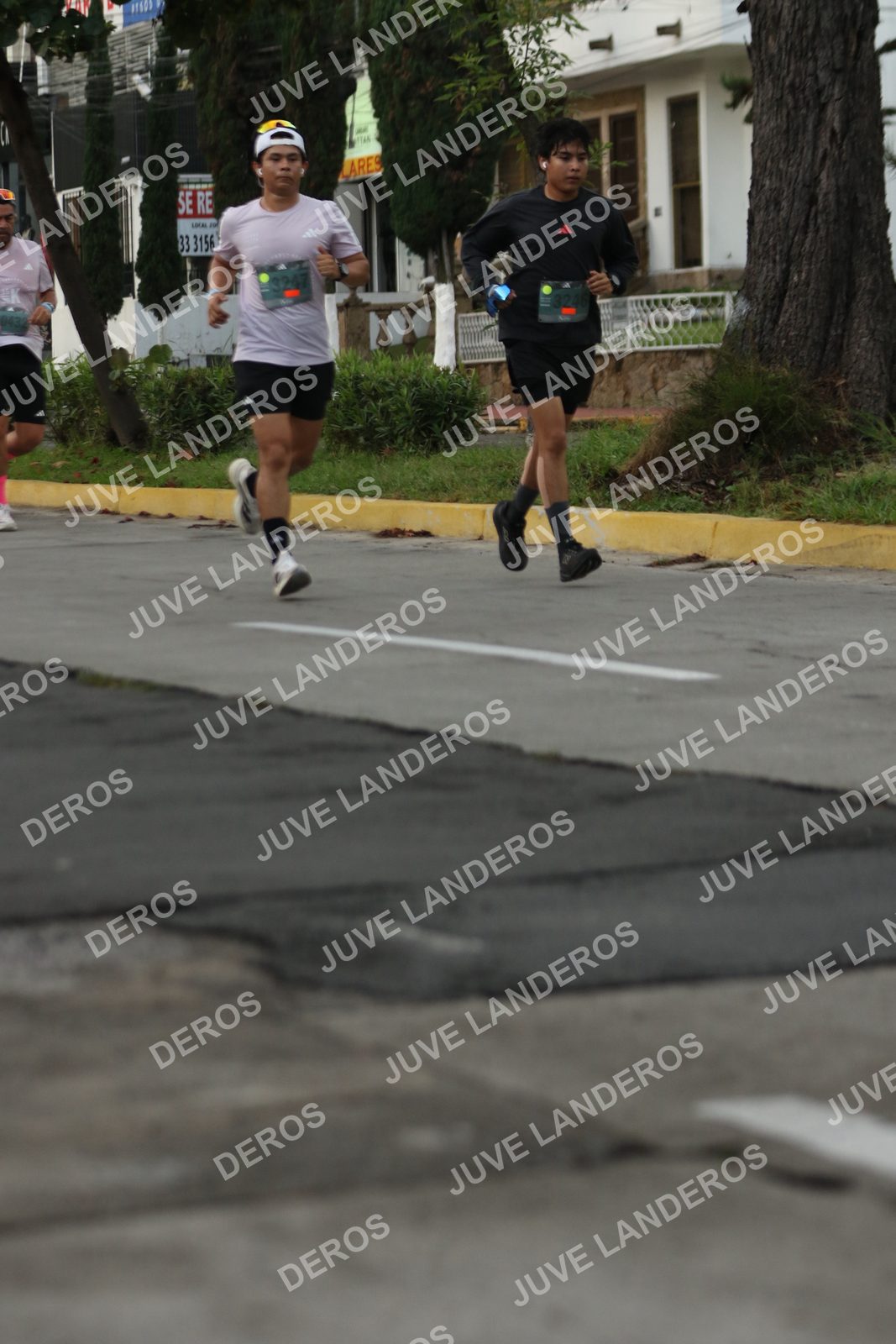 Foto de ADIDAS SPLITS GUADALAJARA 15K / 30K en Av. San Ignacio esquina Av. Ignacio L. Vallarta, Zapopan a las 06:58 · dorsal 3156, 33