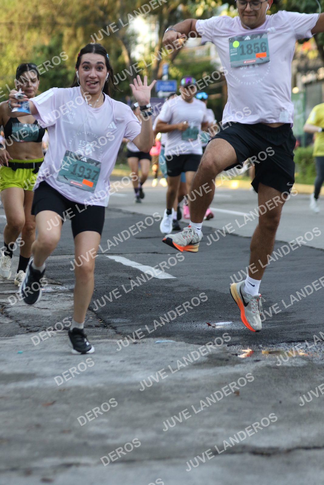 Foto de ADIDAS SPLITS GUADALAJARA 15K / 30K en Av. San Ignacio esquina Av. Ignacio L. Vallarta, Zapopan a las 07:19 · dorsal 1856, 1937, 2052, 30