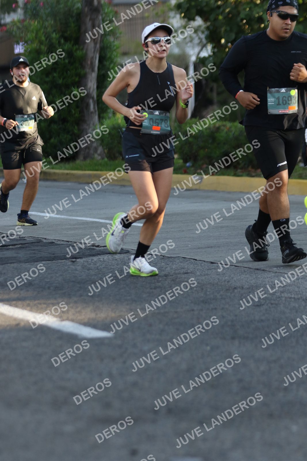 Foto de ADIDAS SPLITS GUADALAJARA 15K / 30K en Av. San Ignacio esquina Av. Ignacio L. Vallarta, Zapopan a las 07:48 · dorsal 1693, 578, 3027