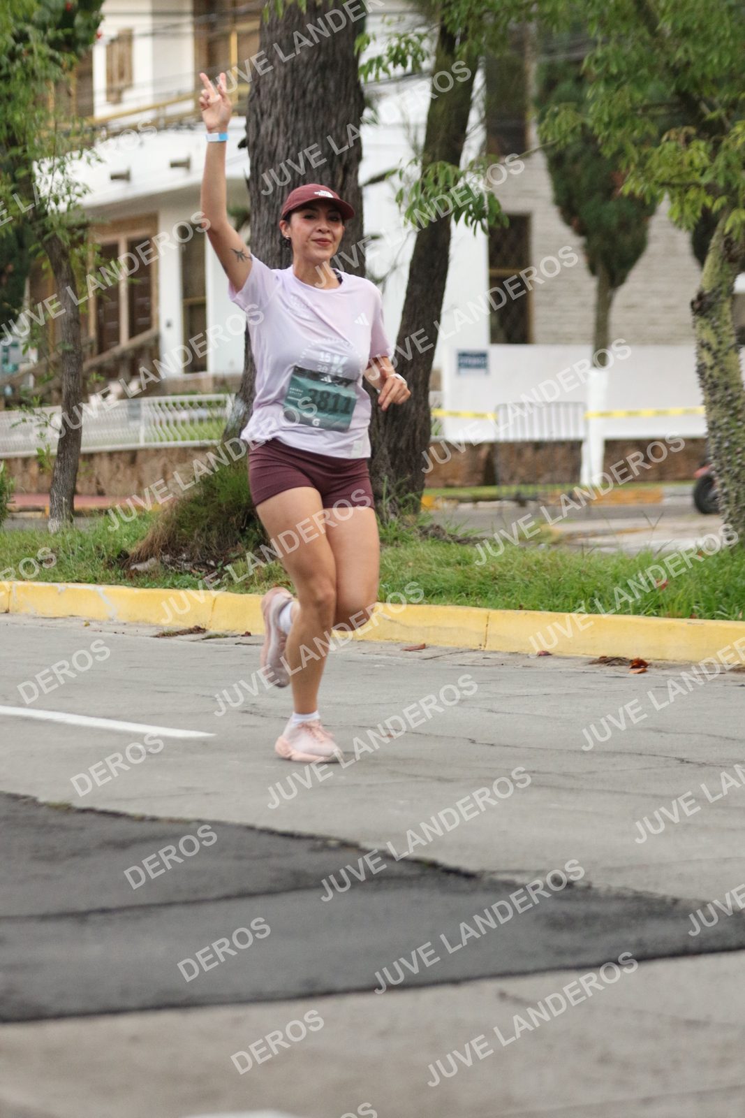 Foto de ADIDAS SPLITS GUADALAJARA 15K / 30K en Av. San Ignacio esquina Av. Ignacio L. Vallarta, Zapopan a las 06:52 · dorsal 3811