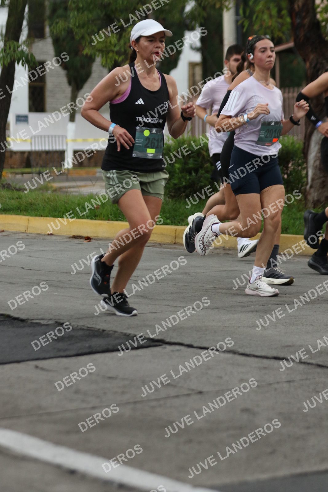 Foto de ADIDAS SPLITS GUADALAJARA 15K / 30K en Av. San Ignacio esquina Av. Ignacio L. Vallarta, Zapopan a las 06:56 · dorsal 2010