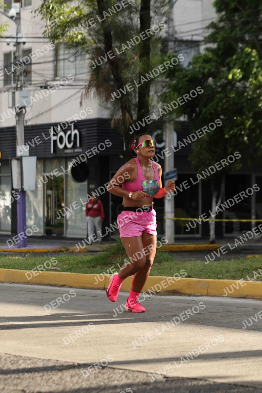 Foto de ADIDAS SPLITS GUADALAJARA 15K / 30K en Av. San Ignacio esquina Av. Ignacio L. Vallarta, Zapopan a las 08:56 · dorsal 1742