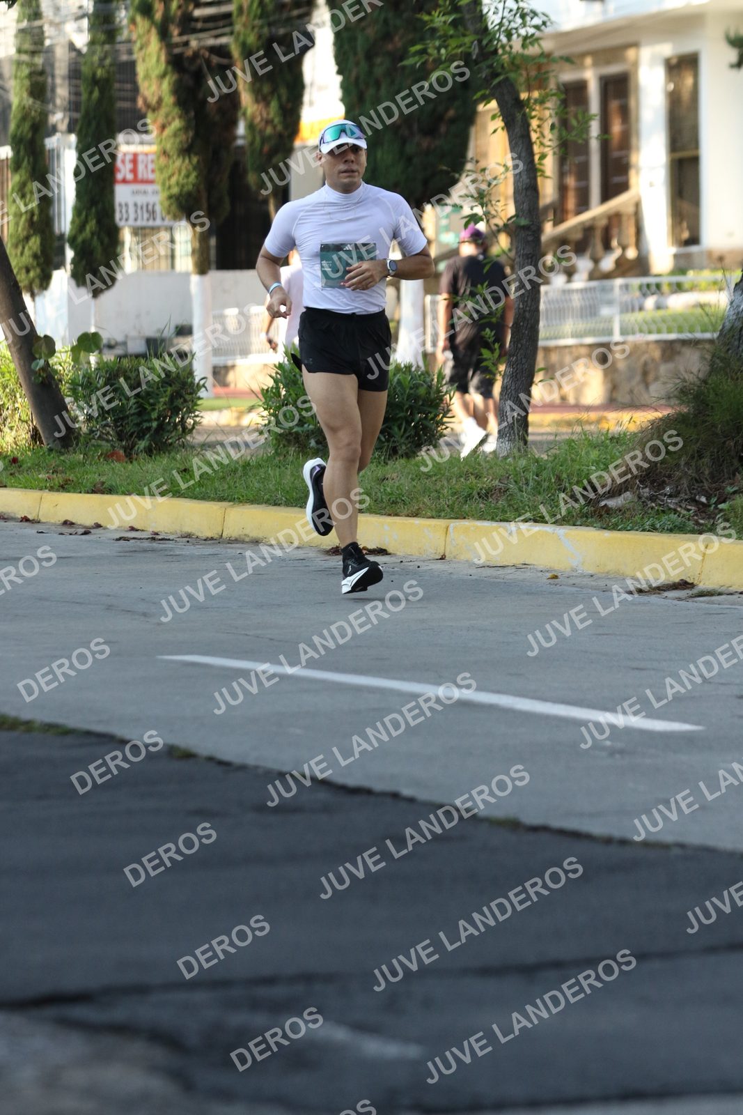 Foto de ADIDAS SPLITS GUADALAJARA 15K / 30K en Av. San Ignacio esquina Av. Ignacio L. Vallarta, Zapopan a las 08:03 · dorsal 3156, 159