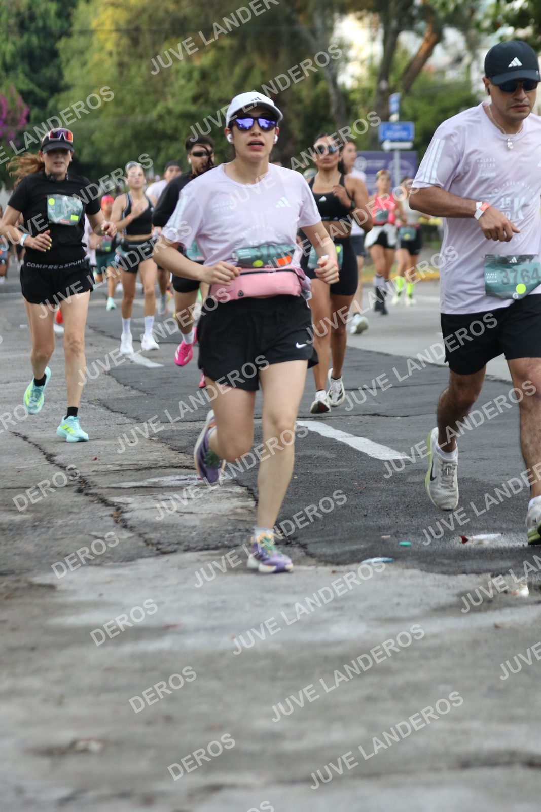 Foto de ADIDAS SPLITS GUADALAJARA 15K / 30K en Av. San Ignacio esquina Av. Ignacio L. Vallarta, Zapopan a las 07:06 · dorsal 3764, 15, 1949