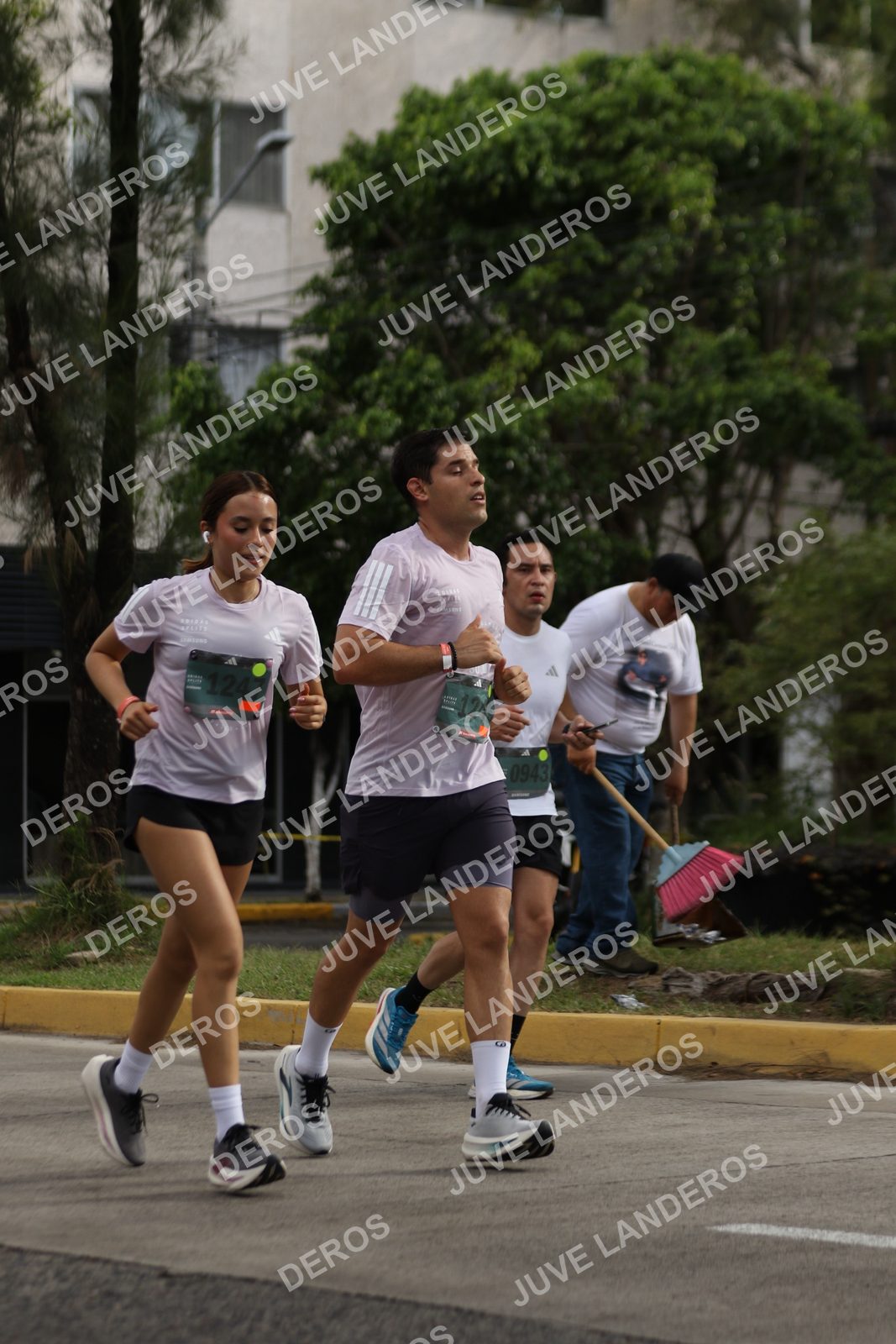 Foto de ADIDAS SPLITS GUADALAJARA 15K / 30K en Av. San Ignacio esquina Av. Ignacio L. Vallarta, Zapopan a las 09:10 · dorsal 943, 1247