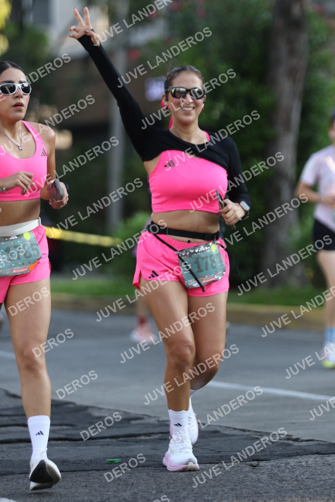 Foto de ADIDAS SPLITS GUADALAJARA 15K / 30K en Av. San Ignacio esquina Av. Ignacio L. Vallarta, Zapopan a las 07:50 · dorsal 1785, 1784