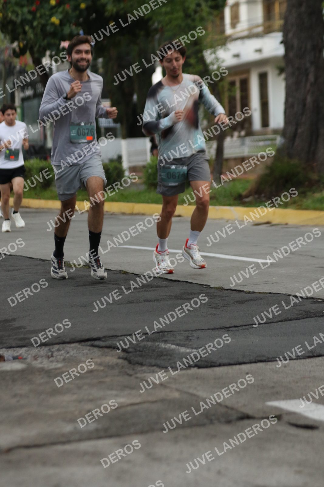 Foto de ADIDAS SPLITS GUADALAJARA 15K / 30K en Av. San Ignacio esquina Av. Ignacio L. Vallarta, Zapopan a las 06:55 · dorsal 676, 674