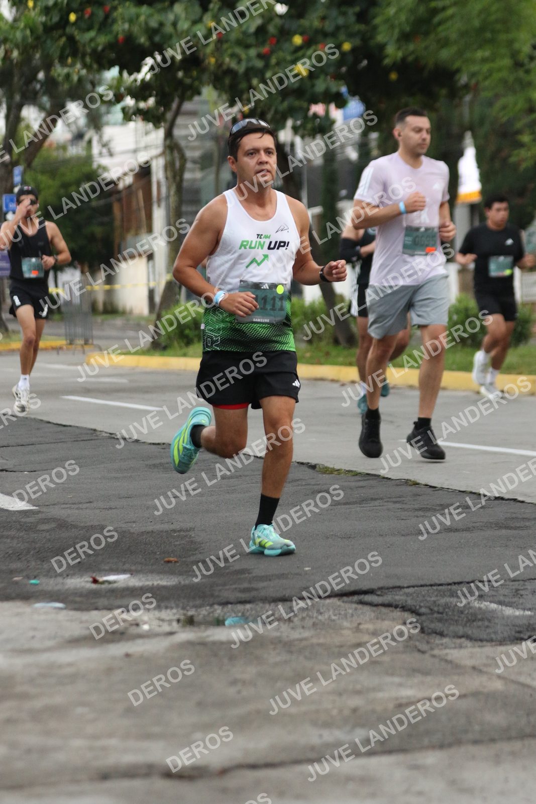 Foto de ADIDAS SPLITS GUADALAJARA 15K / 30K en Av. San Ignacio esquina Av. Ignacio L. Vallarta, Zapopan a las 06:55 · dorsal 111, 695