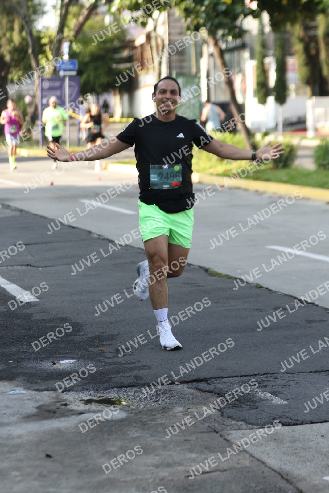 Foto de ADIDAS SPLITS GUADALAJARA 15K / 30K en Av. San Ignacio esquina Av. Ignacio L. Vallarta, Zapopan a las 08:19 · dorsal 2496