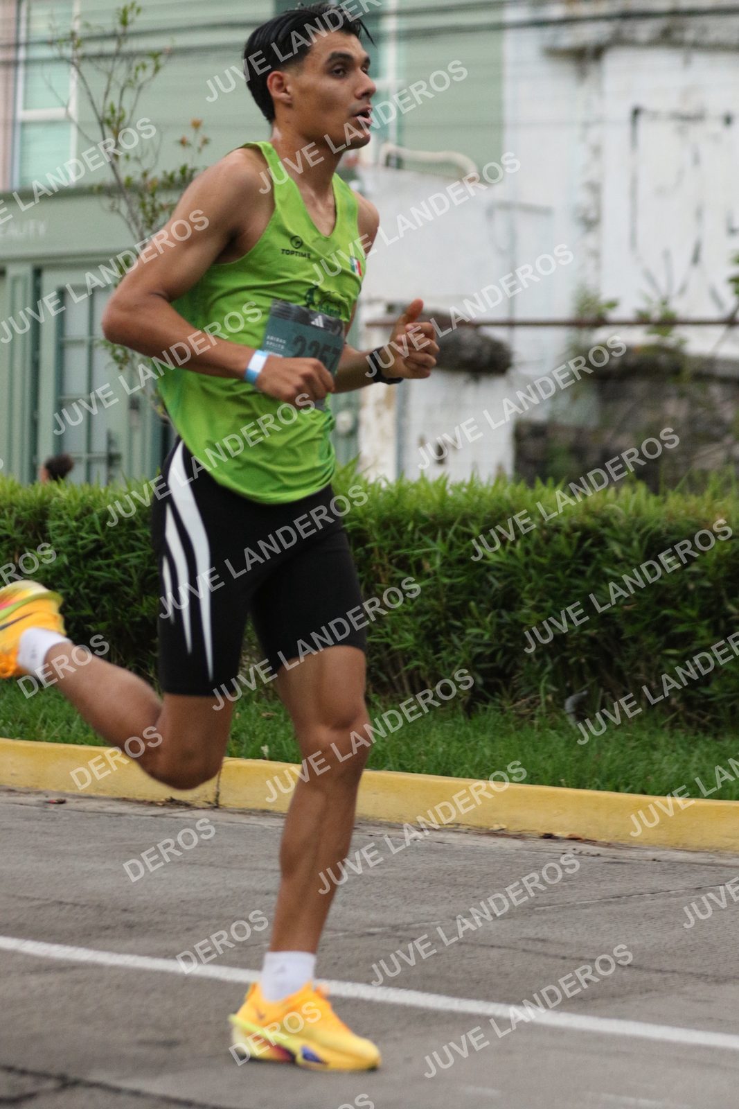 Foto de ADIDAS SPLITS GUADALAJARA 15K / 30K en Av. San Ignacio esquina Av. Ignacio L. Vallarta, Zapopan a las 06:47 · dorsal 2257