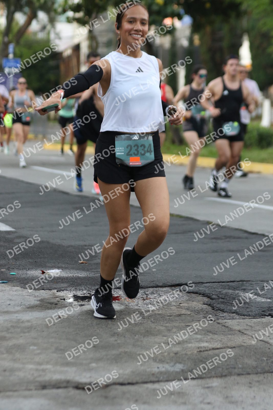 Foto de ADIDAS SPLITS GUADALAJARA 15K / 30K en Av. San Ignacio esquina Av. Ignacio L. Vallarta, Zapopan a las 07:05 · dorsal 2334