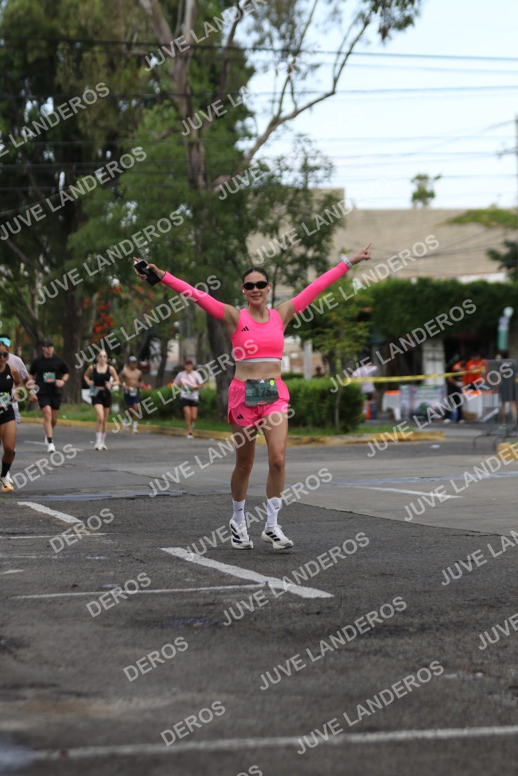 Foto de ADIDAS SPLITS GUADALAJARA 15K / 30K en Av. San Ignacio esquina Av. Ignacio L. Vallarta, Zapopan a las 09:04 · dorsal 1786