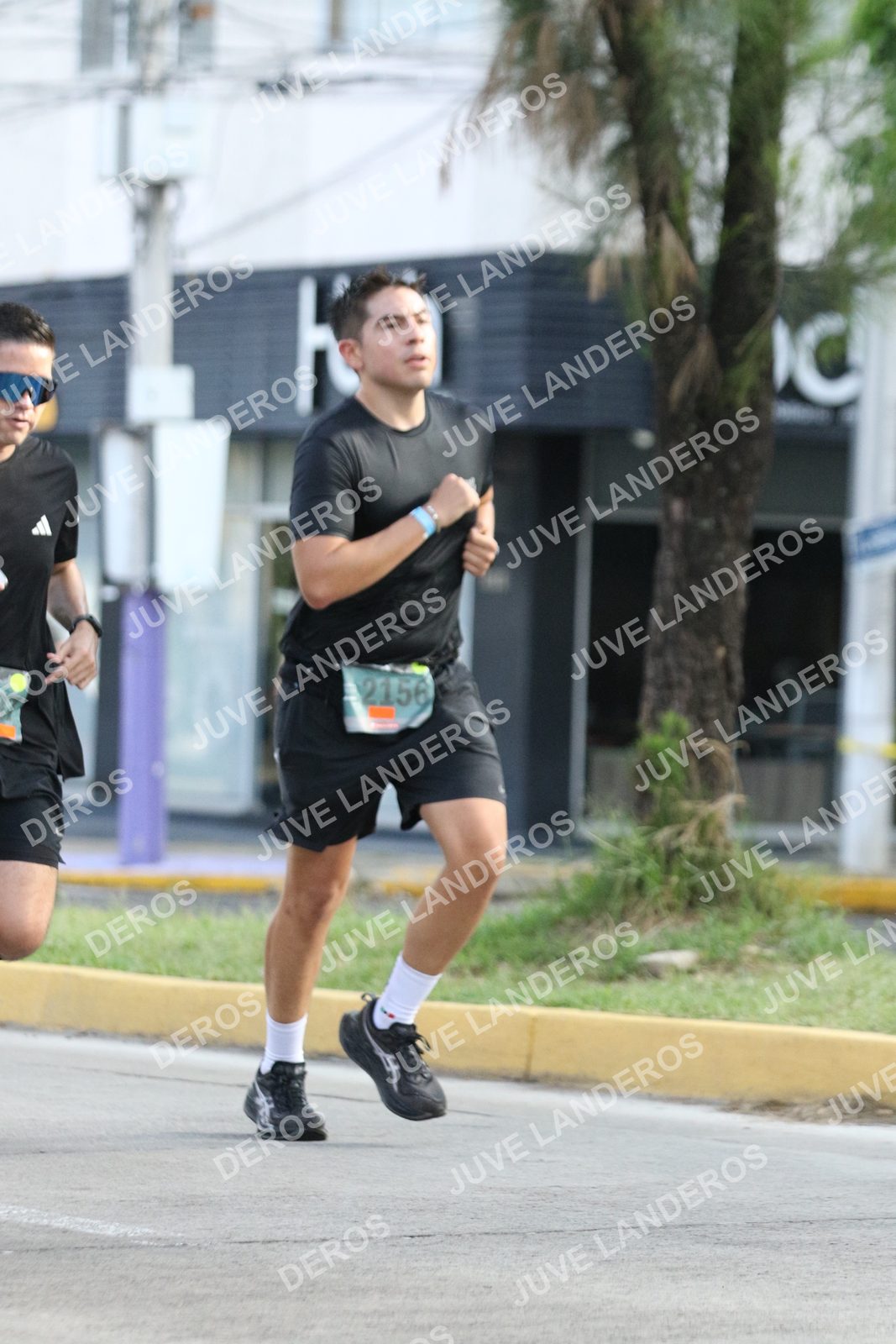Foto de ADIDAS SPLITS GUADALAJARA 15K / 30K en Av. San Ignacio esquina Av. Ignacio L. Vallarta, Zapopan a las 08:44 · dorsal 2156