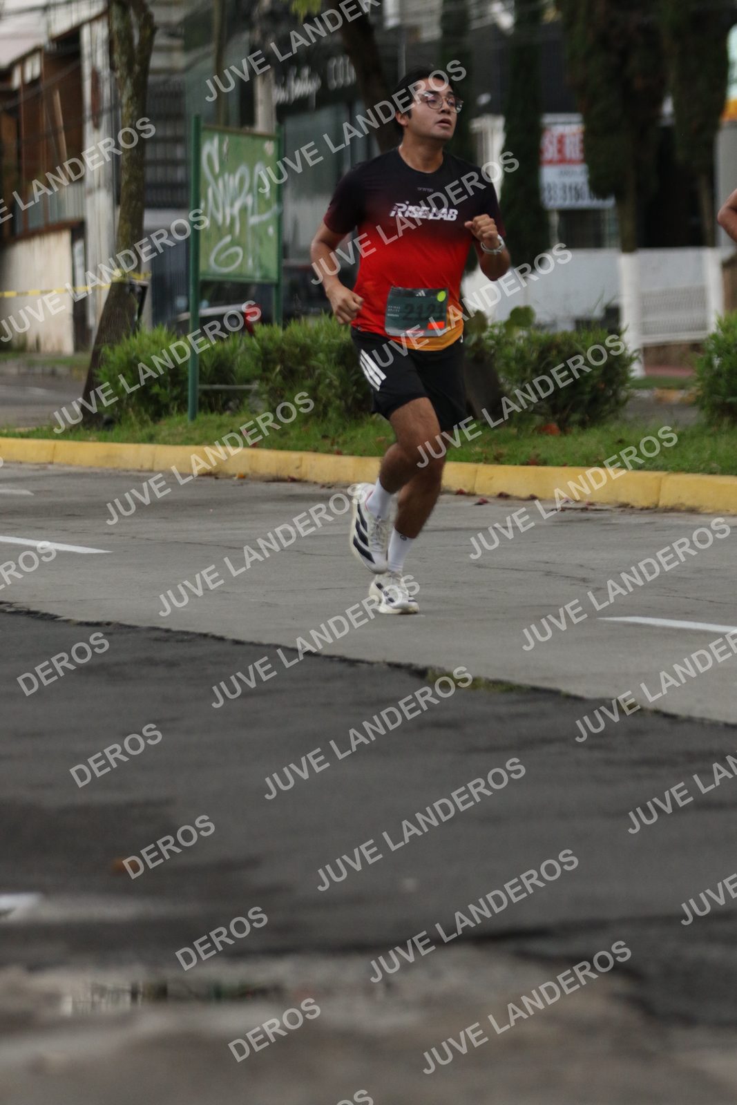 Foto de ADIDAS SPLITS GUADALAJARA 15K / 30K en Av. San Ignacio esquina Av. Ignacio L. Vallarta, Zapopan a las 06:53 · dorsal 2121