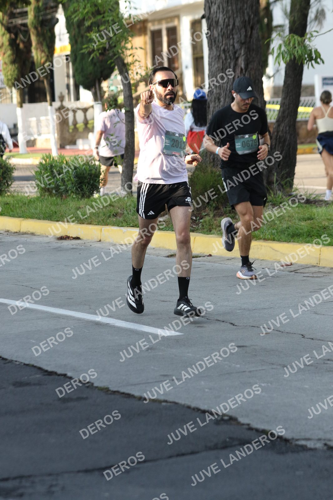 Foto de ADIDAS SPLITS GUADALAJARA 15K / 30K en Av. San Ignacio esquina Av. Ignacio L. Vallarta, Zapopan a las 08:11 · dorsal 2012, 679