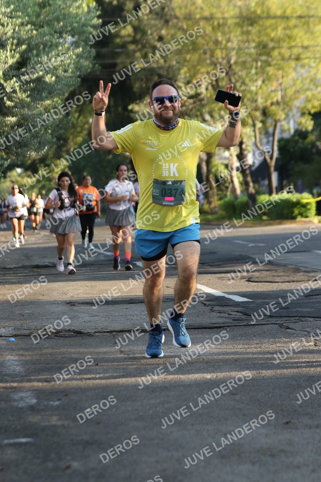 Foto de ADIDAS SPLITS GUADALAJARA 15K / 30K en Av. San Ignacio esquina Av. Ignacio L. Vallarta, Zapopan a las 07:53 · dorsal 374, 30, 15
