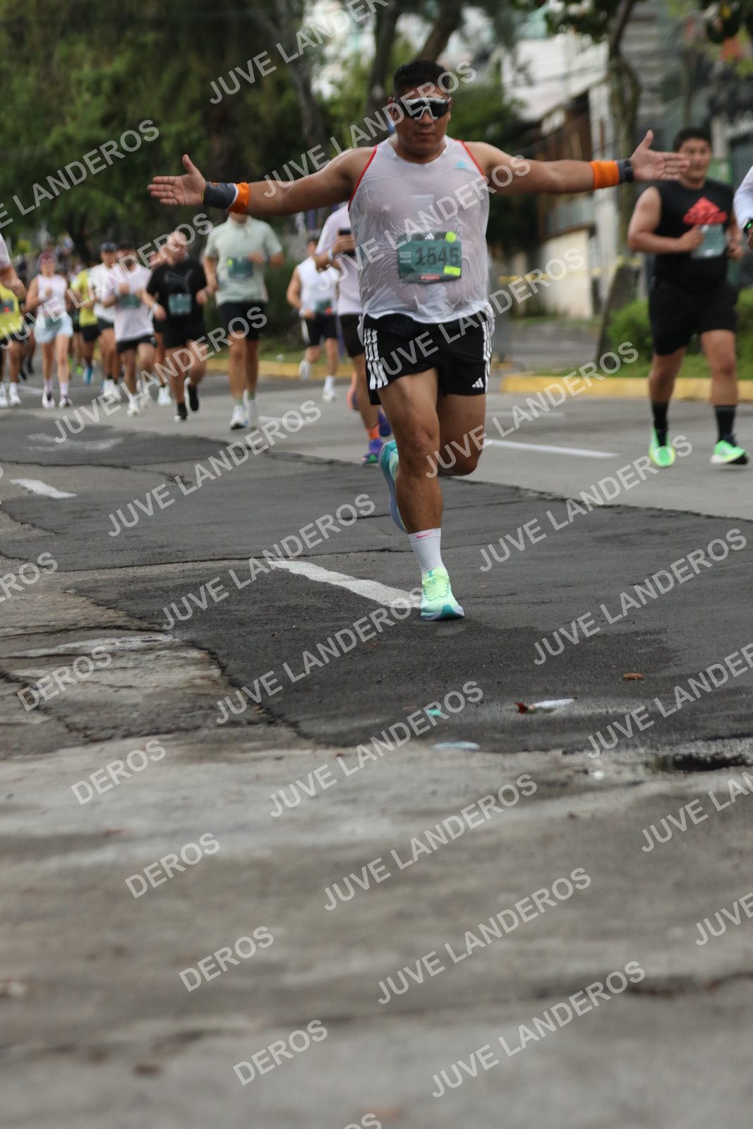 Foto de ADIDAS SPLITS GUADALAJARA 15K / 30K en Av. San Ignacio esquina Av. Ignacio L. Vallarta, Zapopan a las 06:57 · dorsal 1545