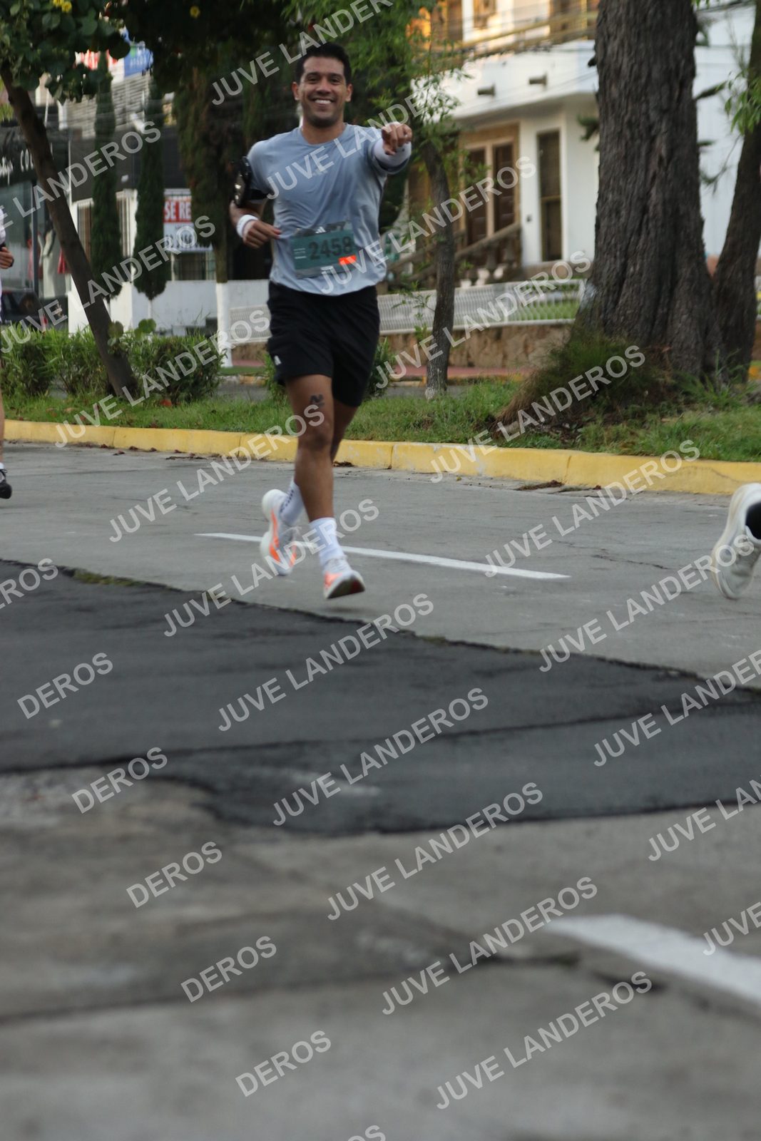 Foto de ADIDAS SPLITS GUADALAJARA 15K / 30K en Av. San Ignacio esquina Av. Ignacio L. Vallarta, Zapopan a las 07:04 · dorsal 2458
