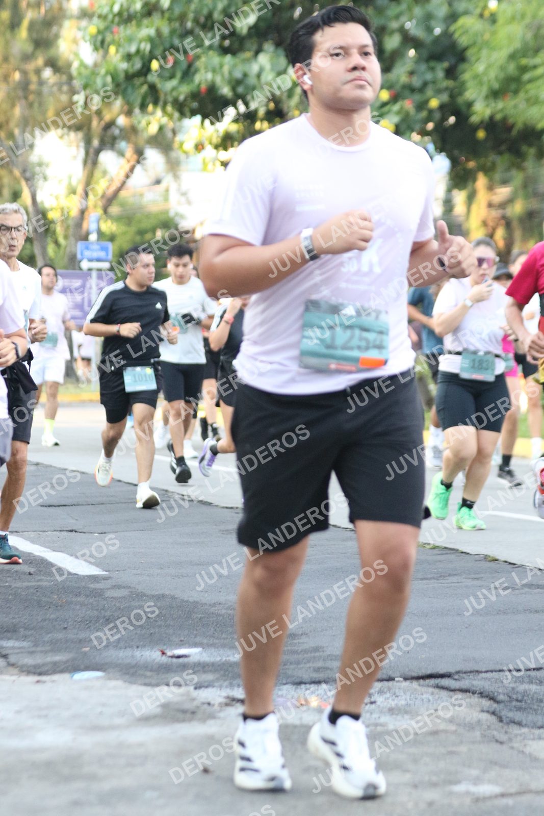Foto de ADIDAS SPLITS GUADALAJARA 15K / 30K en Av. San Ignacio esquina Av. Ignacio L. Vallarta, Zapopan a las 07:16 · dorsal 183, 1254, 1010