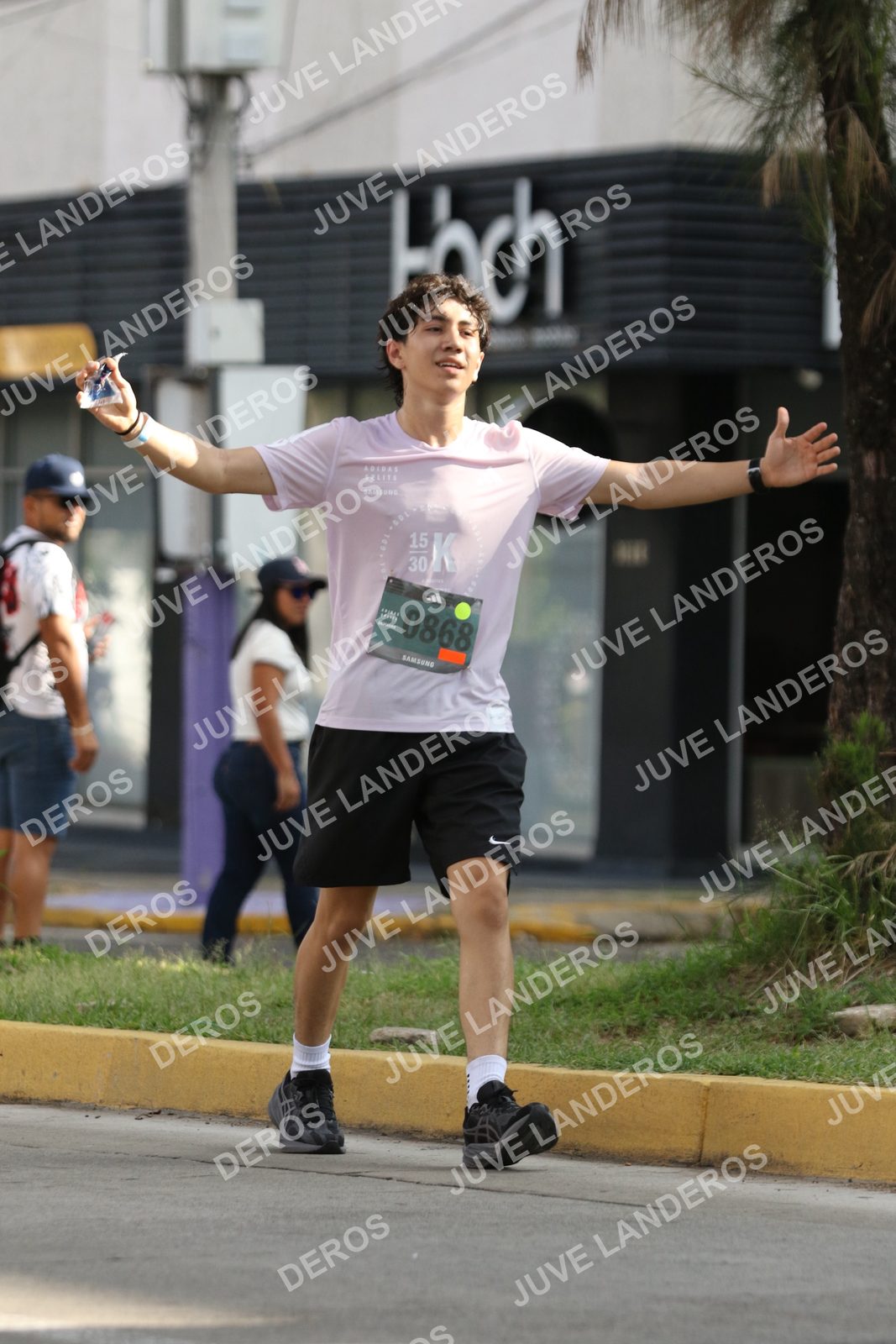 Foto de ADIDAS SPLITS GUADALAJARA 15K / 30K en Av. San Ignacio esquina Av. Ignacio L. Vallarta, Zapopan a las 08:53 · dorsal 868, 30, 15