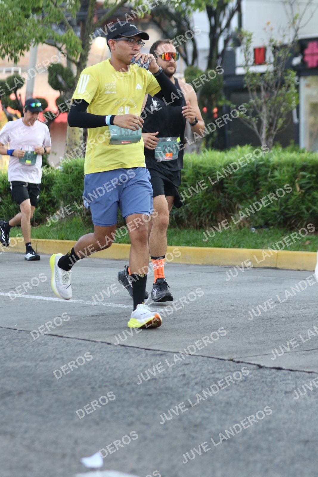 Foto de ADIDAS SPLITS GUADALAJARA 15K / 30K en Av. San Ignacio esquina Av. Ignacio L. Vallarta, Zapopan a las 07:32 · dorsal 2155, 159, 1821