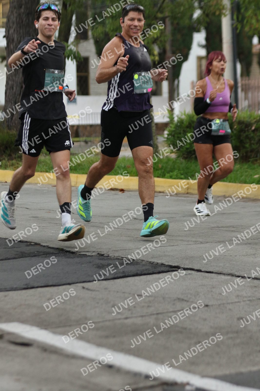 Foto de ADIDAS SPLITS GUADALAJARA 15K / 30K en Av. San Ignacio esquina Av. Ignacio L. Vallarta, Zapopan a las 06:56 · dorsal 3792, 3791