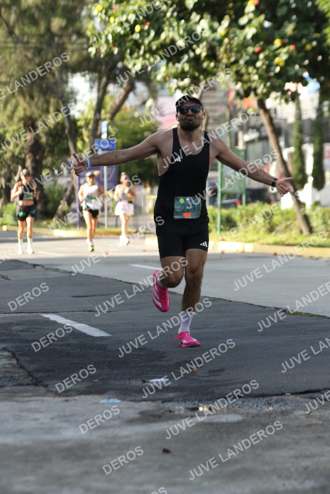 Foto de ADIDAS SPLITS GUADALAJARA 15K / 30K en Av. San Ignacio esquina Av. Ignacio L. Vallarta, Zapopan a las 08:27 · dorsal 2734