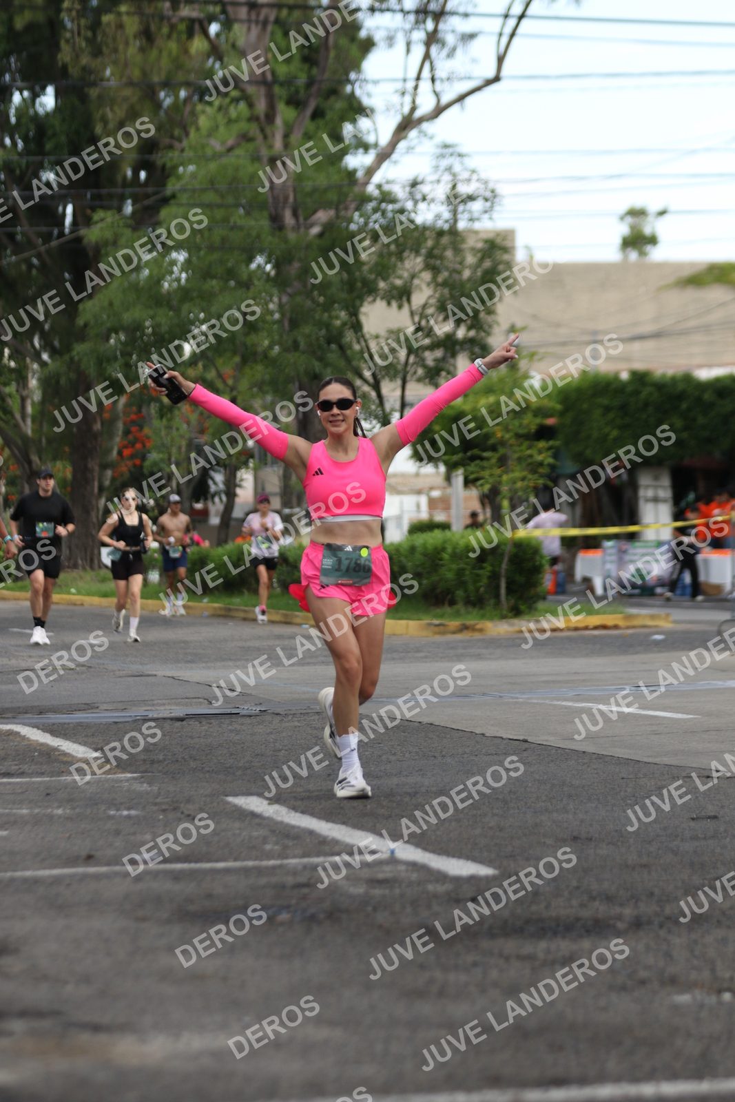 Foto de ADIDAS SPLITS GUADALAJARA 15K / 30K en Av. San Ignacio esquina Av. Ignacio L. Vallarta, Zapopan a las 09:04 · dorsal 1786