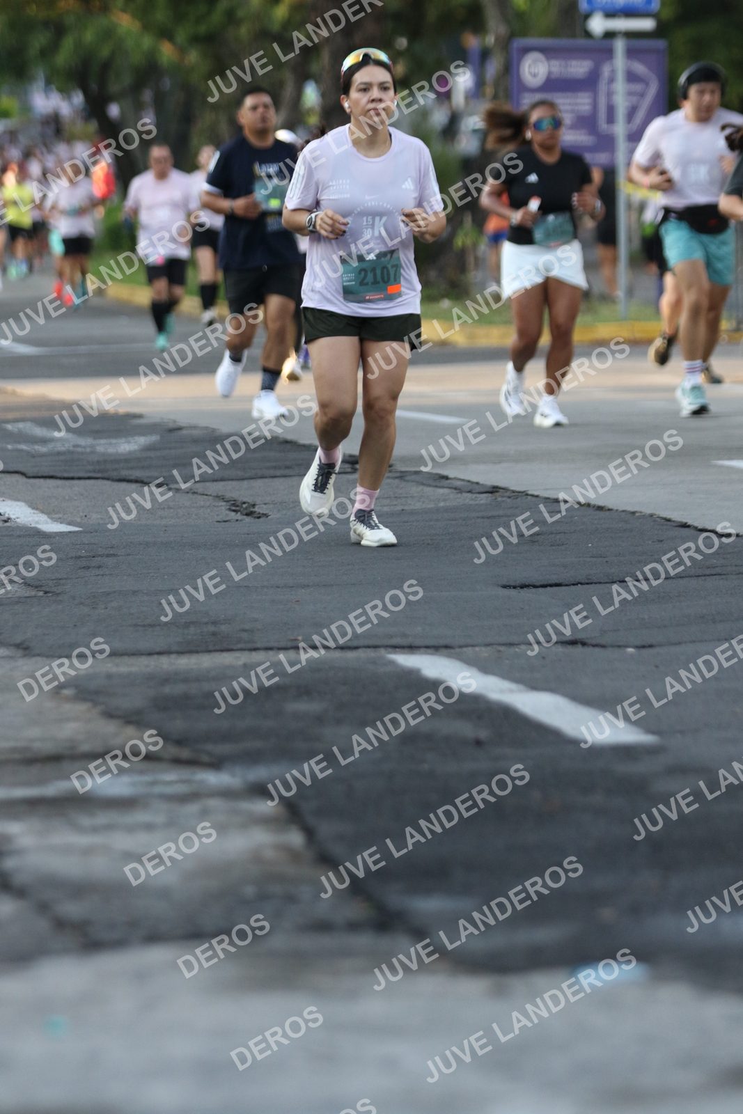 Foto de ADIDAS SPLITS GUADALAJARA 15K / 30K en Av. San Ignacio esquina Av. Ignacio L. Vallarta, Zapopan a las 07:17 · dorsal 2107, 30, 15