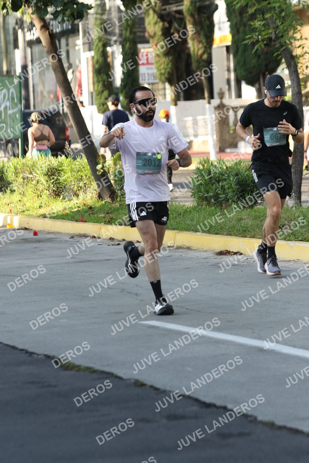 Foto de ADIDAS SPLITS GUADALAJARA 15K / 30K en Av. San Ignacio esquina Av. Ignacio L. Vallarta, Zapopan a las 08:11 · dorsal 2012, 679