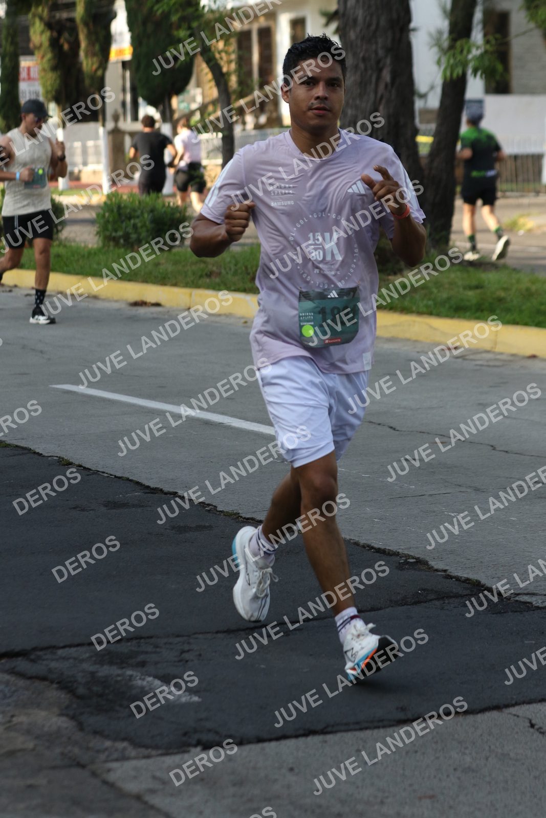 Foto de ADIDAS SPLITS GUADALAJARA 15K / 30K en Av. San Ignacio esquina Av. Ignacio L. Vallarta, Zapopan a las 08:13 · dorsal 30, 15, 1891