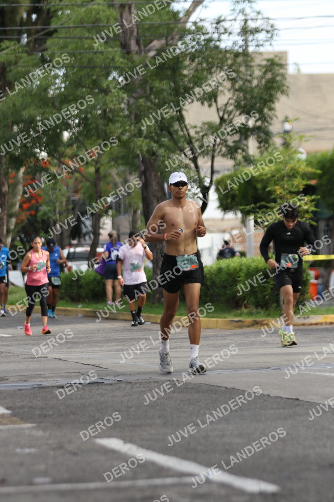 Foto de ADIDAS SPLITS GUADALAJARA 15K / 30K en Av. San Ignacio esquina Av. Ignacio L. Vallarta, Zapopan a las 09:02 · dorsal 1764