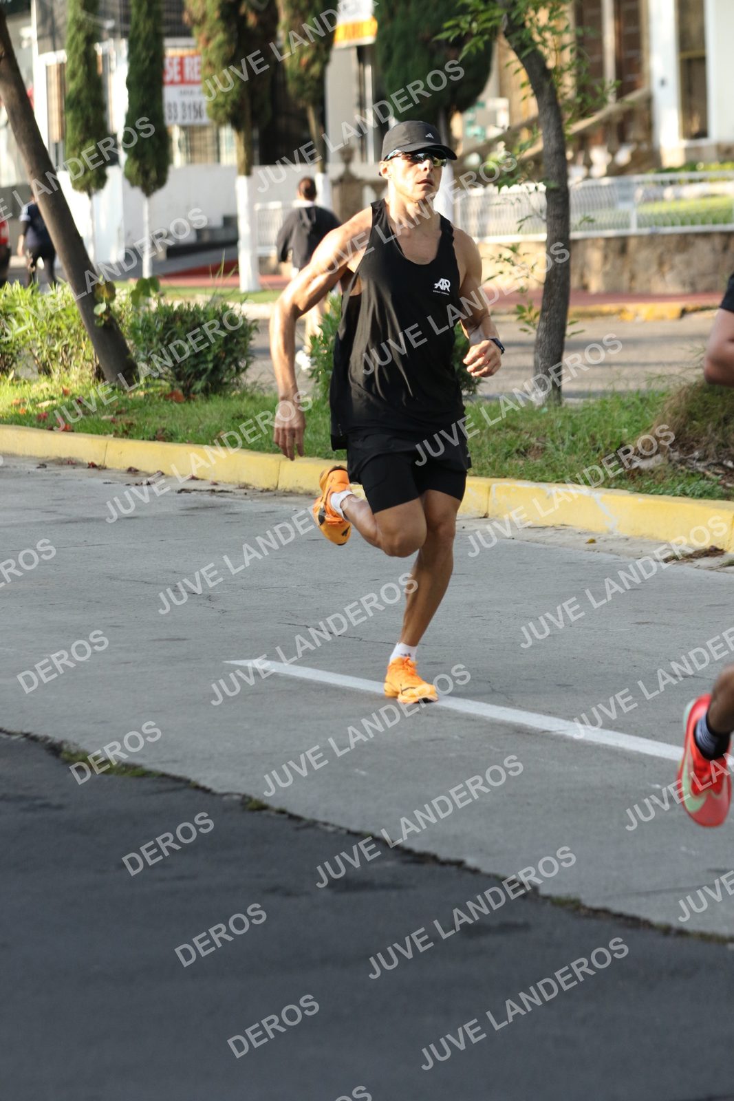 Foto de ADIDAS SPLITS GUADALAJARA 15K / 30K en Av. San Ignacio esquina Av. Ignacio L. Vallarta, Zapopan a las 08:14 · dorsal 3156