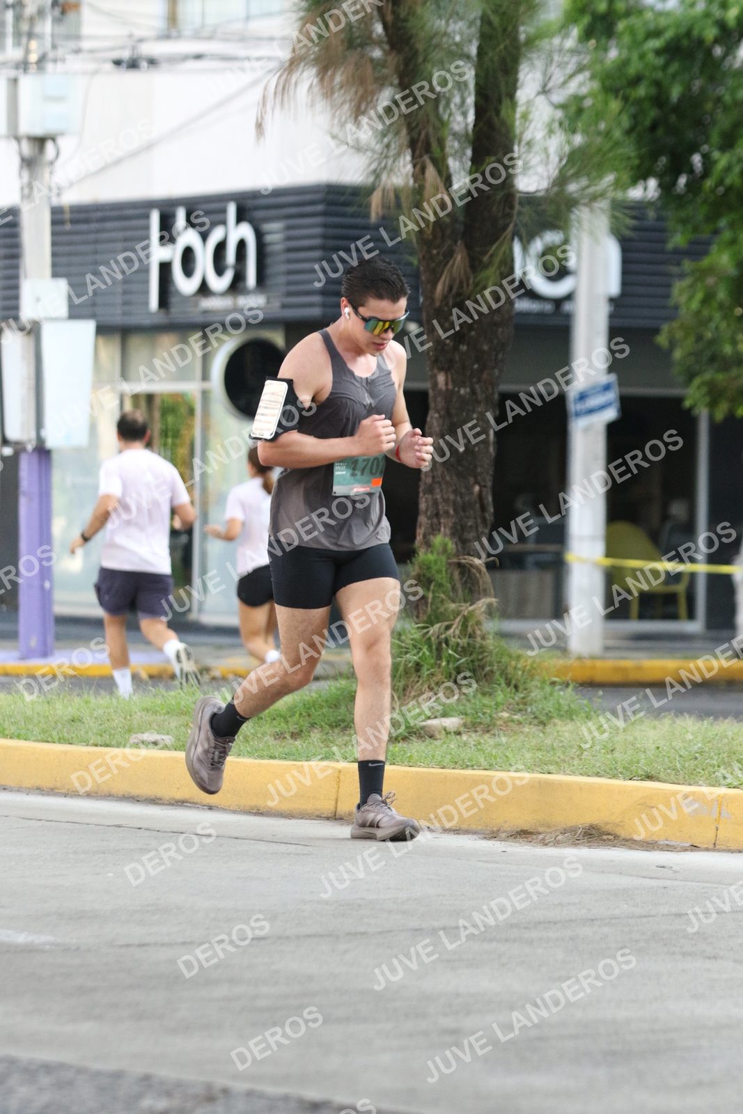 Foto de ADIDAS SPLITS GUADALAJARA 15K / 30K en Av. San Ignacio esquina Av. Ignacio L. Vallarta, Zapopan a las 08:42 · dorsal 1702