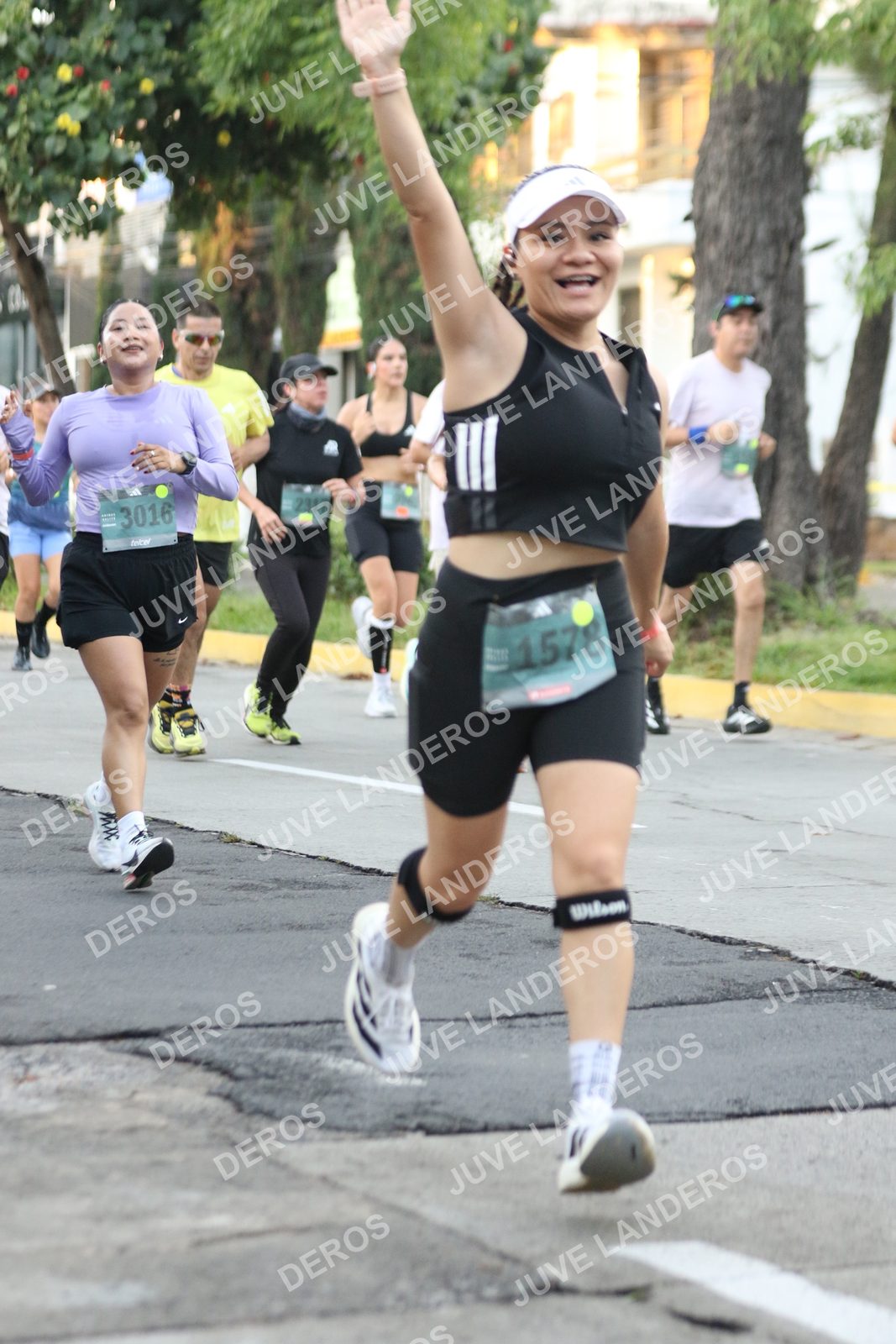 Foto de ADIDAS SPLITS GUADALAJARA 15K / 30K en Av. San Ignacio esquina Av. Ignacio L. Vallarta, Zapopan a las 07:06 · dorsal 3016, 1578, 2317
