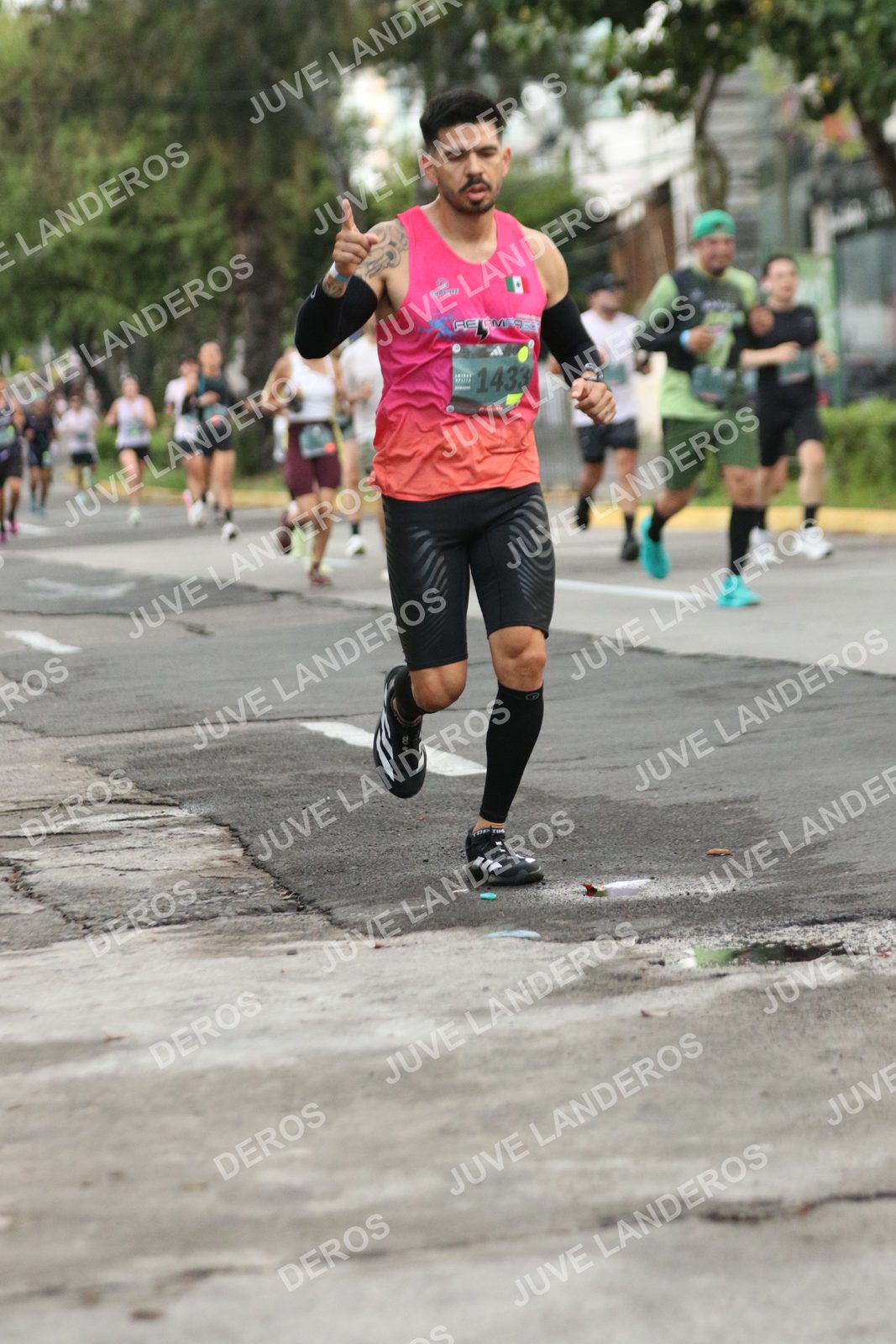 Foto de ADIDAS SPLITS GUADALAJARA 15K / 30K en Av. San Ignacio esquina Av. Ignacio L. Vallarta, Zapopan a las 06:55 · dorsal 1433