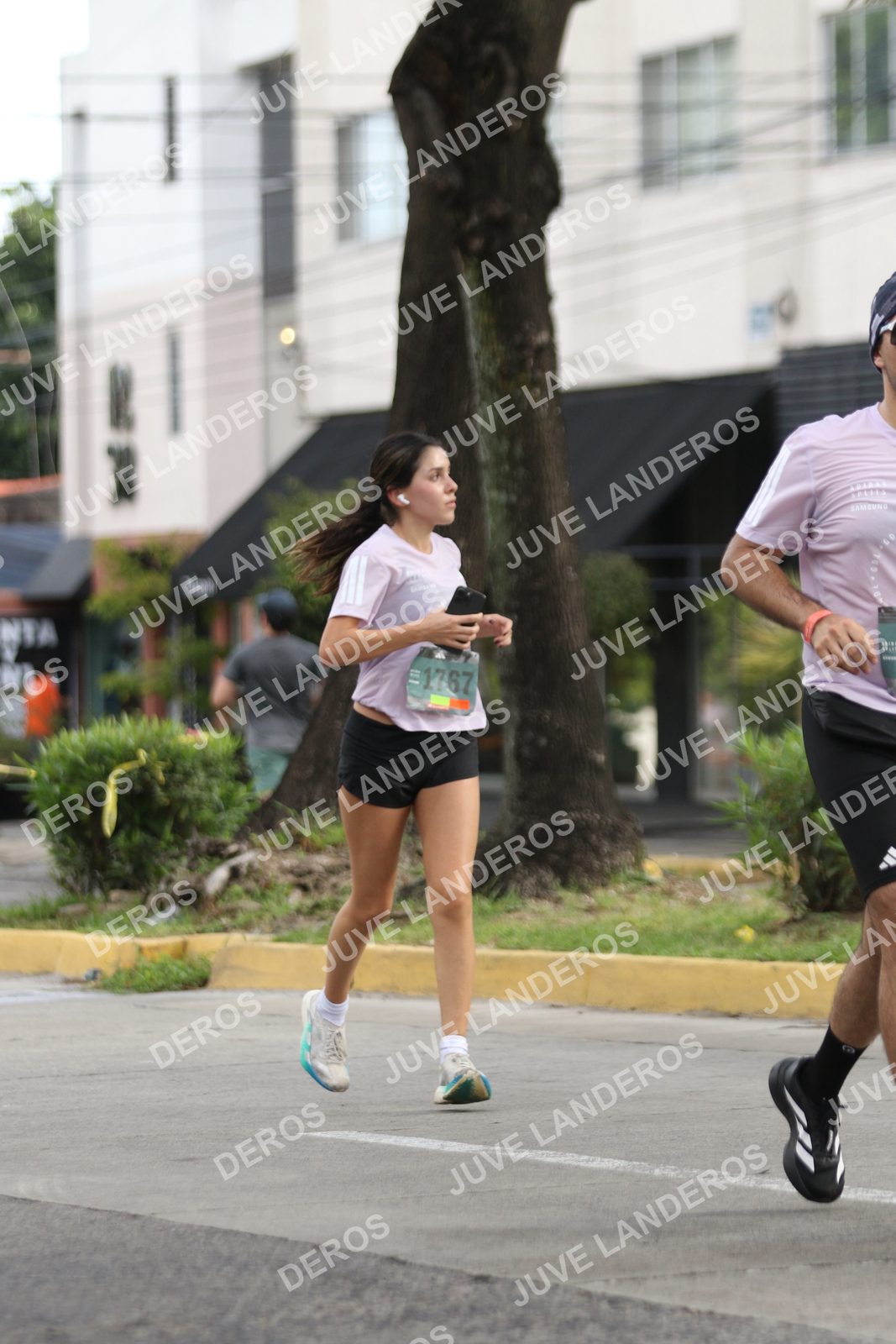 Foto de ADIDAS SPLITS GUADALAJARA 15K / 30K en Av. San Ignacio esquina Av. Ignacio L. Vallarta, Zapopan a las 09:05 · dorsal 1767