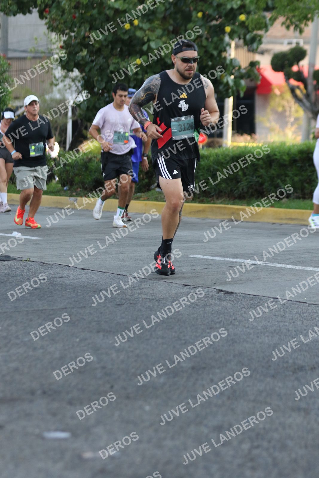 Foto de ADIDAS SPLITS GUADALAJARA 15K / 30K en Av. San Ignacio esquina Av. Ignacio L. Vallarta, Zapopan a las 07:33 · dorsal 3126