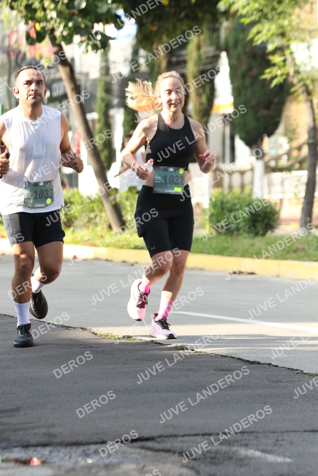 Foto de ADIDAS SPLITS GUADALAJARA 15K / 30K en Av. San Ignacio esquina Av. Ignacio L. Vallarta, Zapopan a las 08:32 · dorsal 1033, 1032