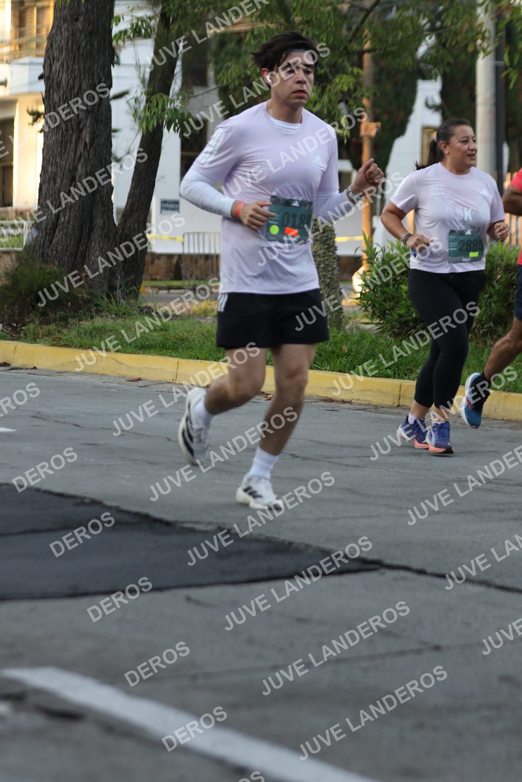 Foto de ADIDAS SPLITS GUADALAJARA 15K / 30K en Av. San Ignacio esquina Av. Ignacio L. Vallarta, Zapopan a las 07:13 · dorsal 2885, 188