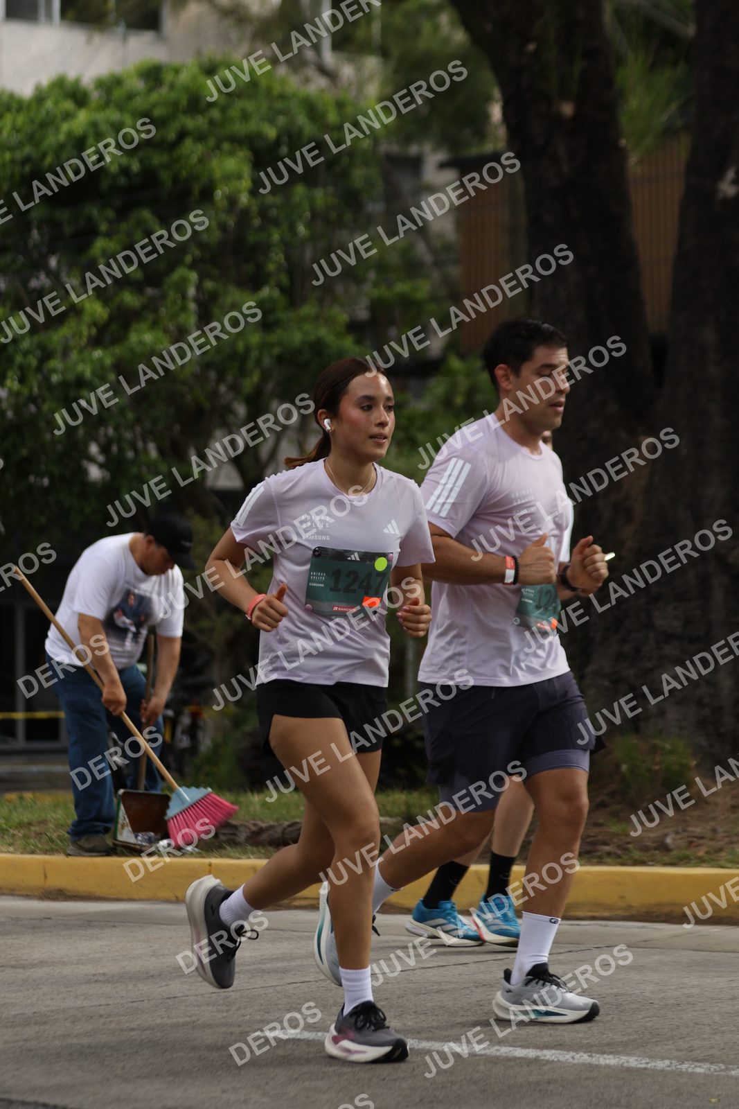 Foto de ADIDAS SPLITS GUADALAJARA 15K / 30K en Av. San Ignacio esquina Av. Ignacio L. Vallarta, Zapopan a las 09:10 · dorsal 1247