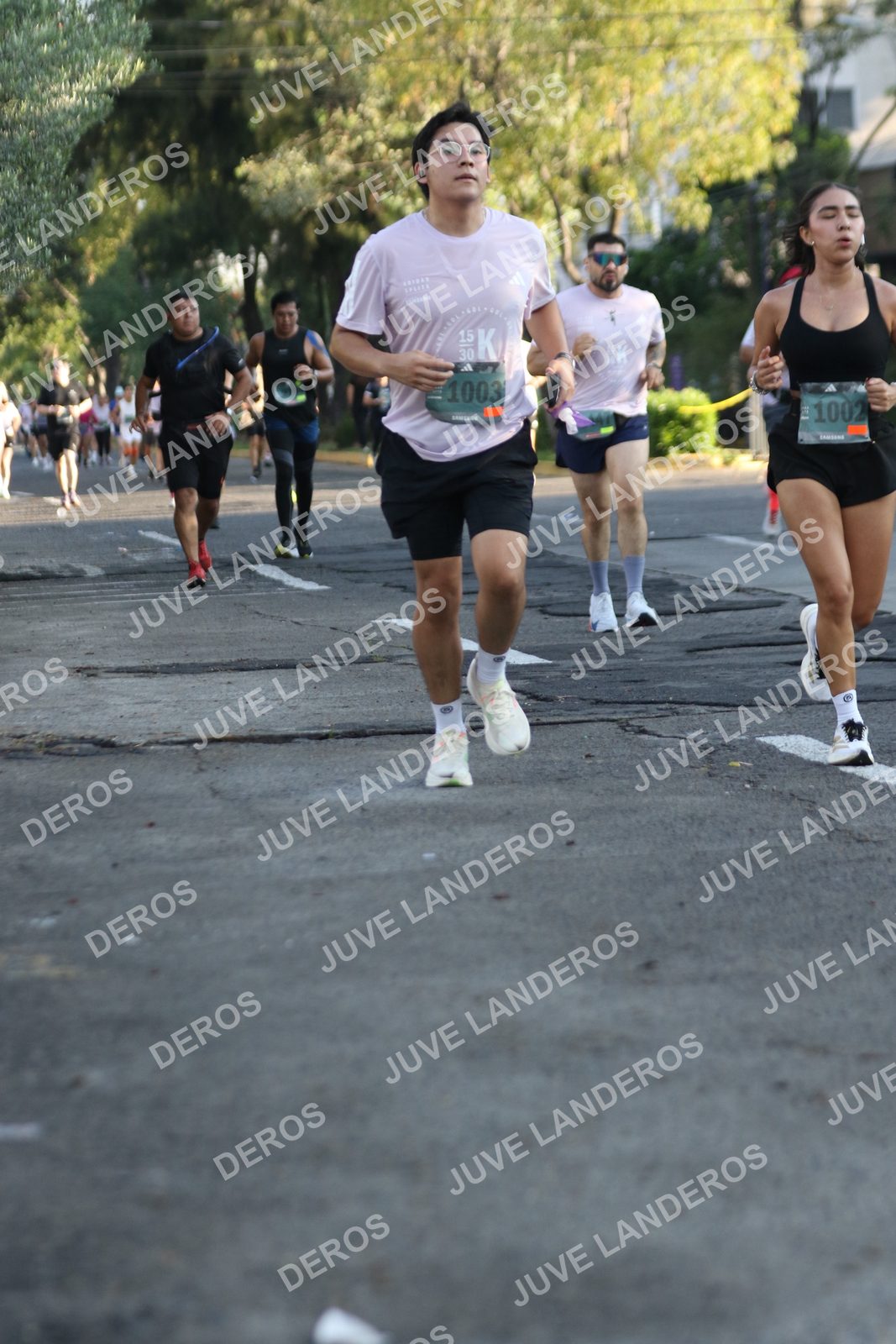 Foto de ADIDAS SPLITS GUADALAJARA 15K / 30K en Av. San Ignacio esquina Av. Ignacio L. Vallarta, Zapopan a las 07:45 · dorsal 1003, 1002, 30, 15