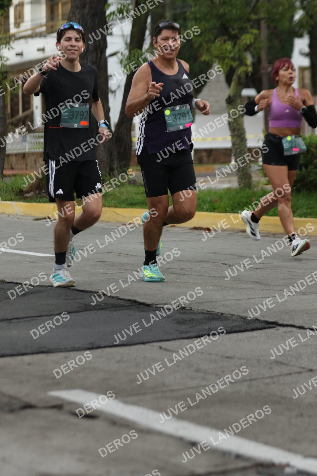 Foto de ADIDAS SPLITS GUADALAJARA 15K / 30K en Av. San Ignacio esquina Av. Ignacio L. Vallarta, Zapopan a las 06:56 · dorsal 3792, 3791
