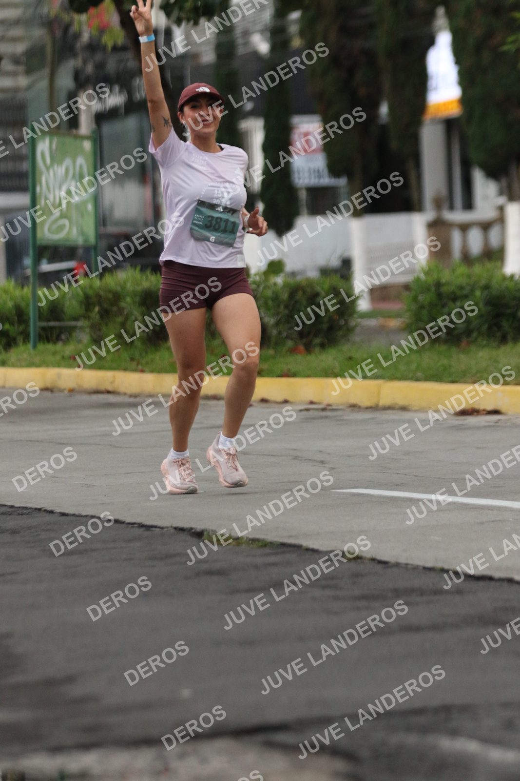 Foto de ADIDAS SPLITS GUADALAJARA 15K / 30K en Av. San Ignacio esquina Av. Ignacio L. Vallarta, Zapopan a las 06:52 · dorsal 3811