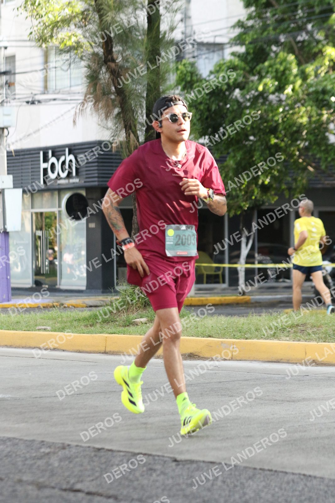 Foto de ADIDAS SPLITS GUADALAJARA 15K / 30K en Av. San Ignacio esquina Av. Ignacio L. Vallarta, Zapopan a las 08:40 · dorsal 2003