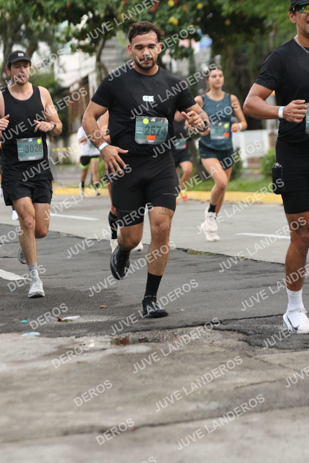Foto de ADIDAS SPLITS GUADALAJARA 15K / 30K en Av. San Ignacio esquina Av. Ignacio L. Vallarta, Zapopan a las 06:53 · dorsal 2574, 3028