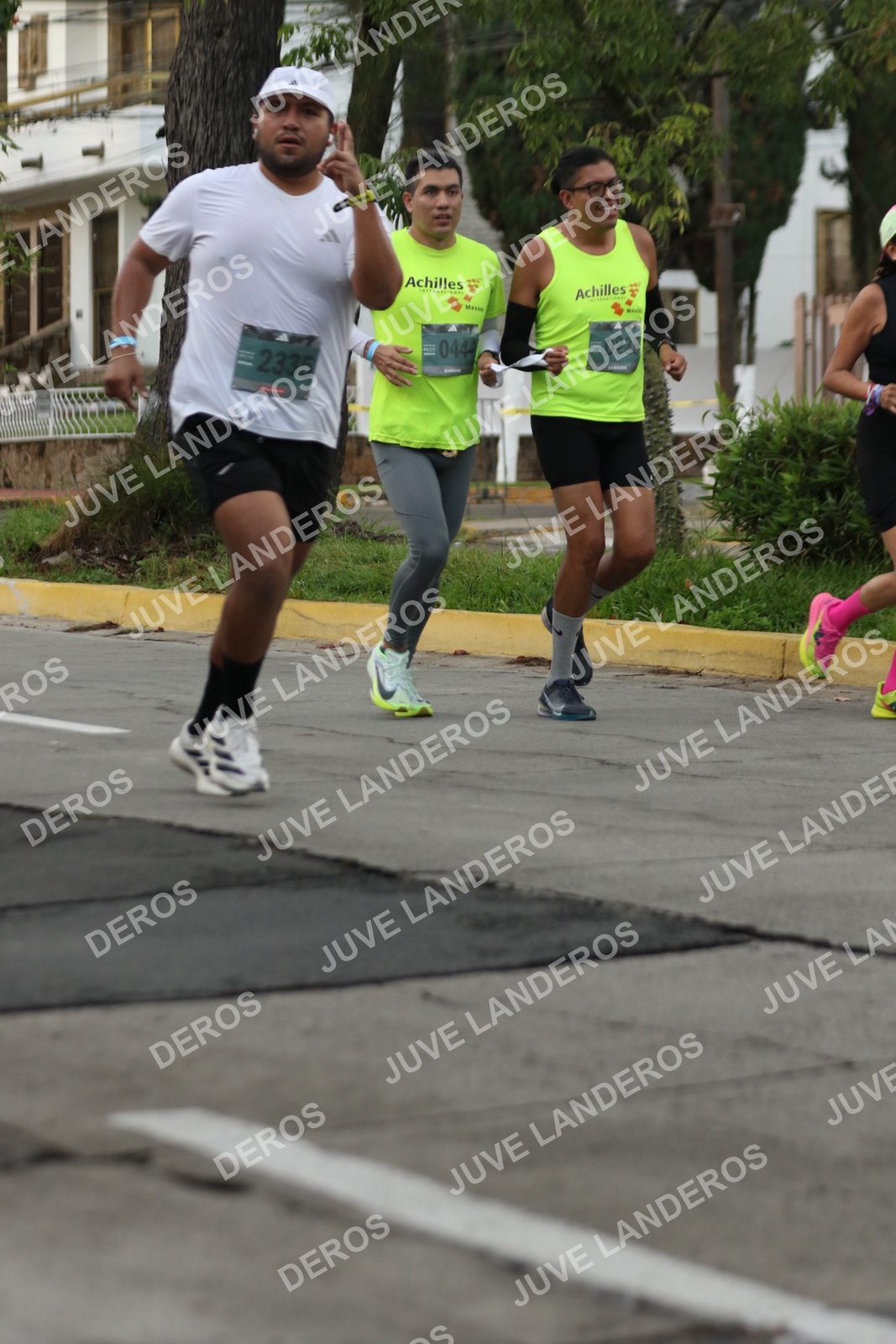 Foto de ADIDAS SPLITS GUADALAJARA 15K / 30K en Av. San Ignacio esquina Av. Ignacio L. Vallarta, Zapopan a las 06:57 · dorsal 2335, 444, 235