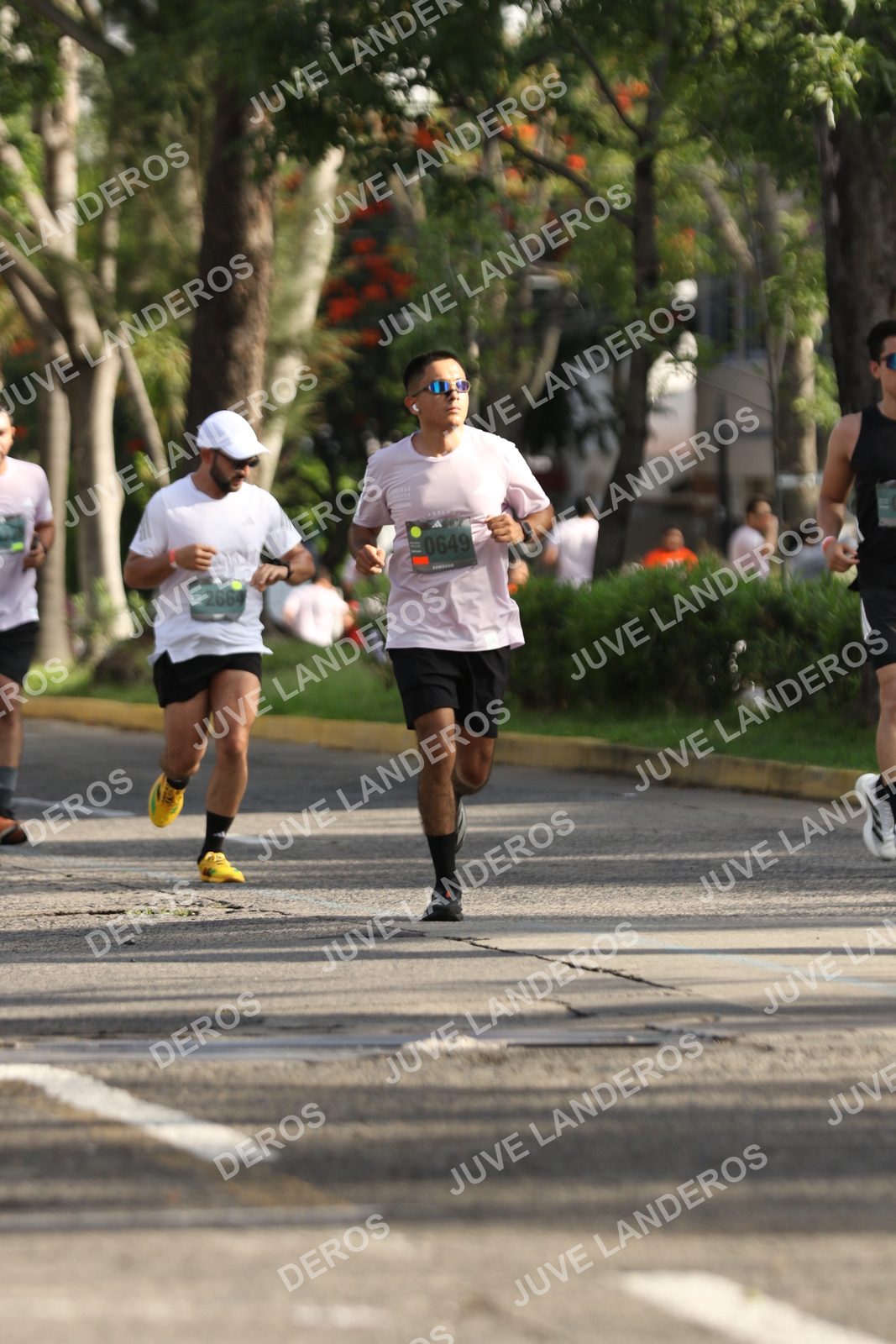 Foto de ADIDAS SPLITS GUADALAJARA 15K / 30K en Av. San Ignacio esquina Av. Ignacio L. Vallarta, Zapopan a las 08:51 · dorsal 649, 2664