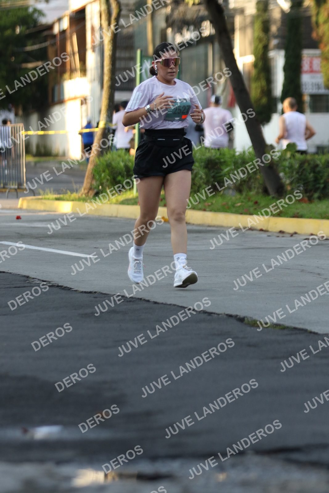 Foto de ADIDAS SPLITS GUADALAJARA 15K / 30K en Av. San Ignacio esquina Av. Ignacio L. Vallarta, Zapopan a las 07:21 · dorsal 2527